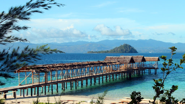 Wisata Bahari Pulau Sarondea yang Menakjubkan di Gorontalo