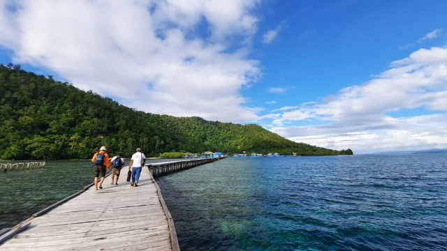 Desa Yenbuba Destinasi Favorit Liburan Keluarga di Raja Ampat