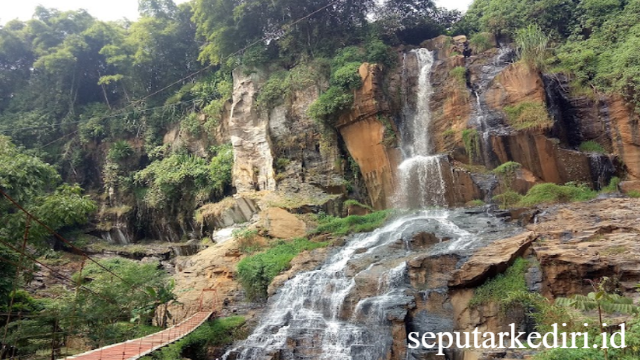 Curug Batu Templek: Pesona Air Terjun Eksotis di Bandung Timur