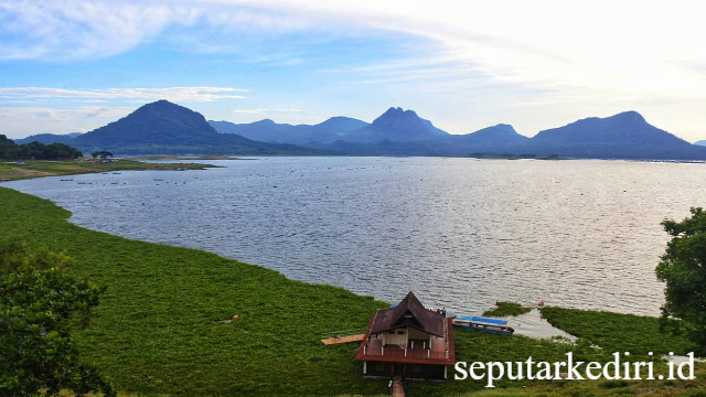 Waduk Jatiluhur: Panorama Bendungan Raksasa di Purwakarta