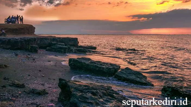 Pantai Karang Hitam: Keindahan Alam Tersembunyi